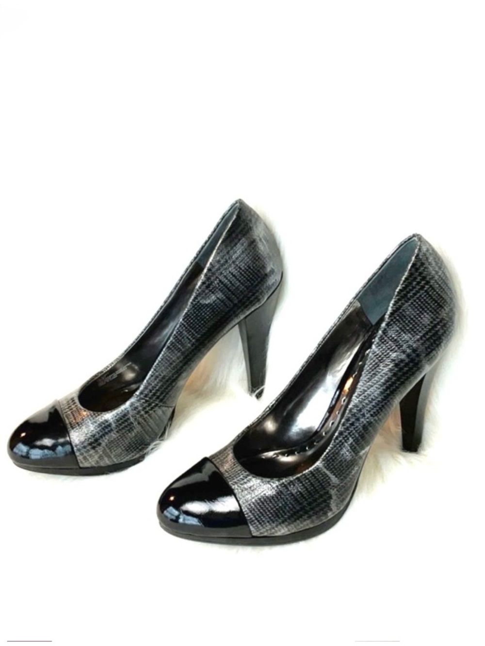 BCBG PLAID SILVER & BLAID HEELS